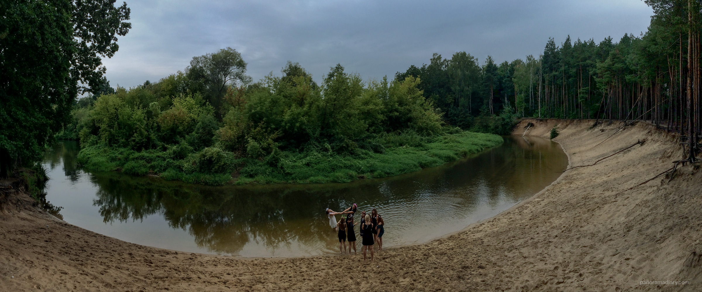 Hen party in the river | PANORAMA DIARY
