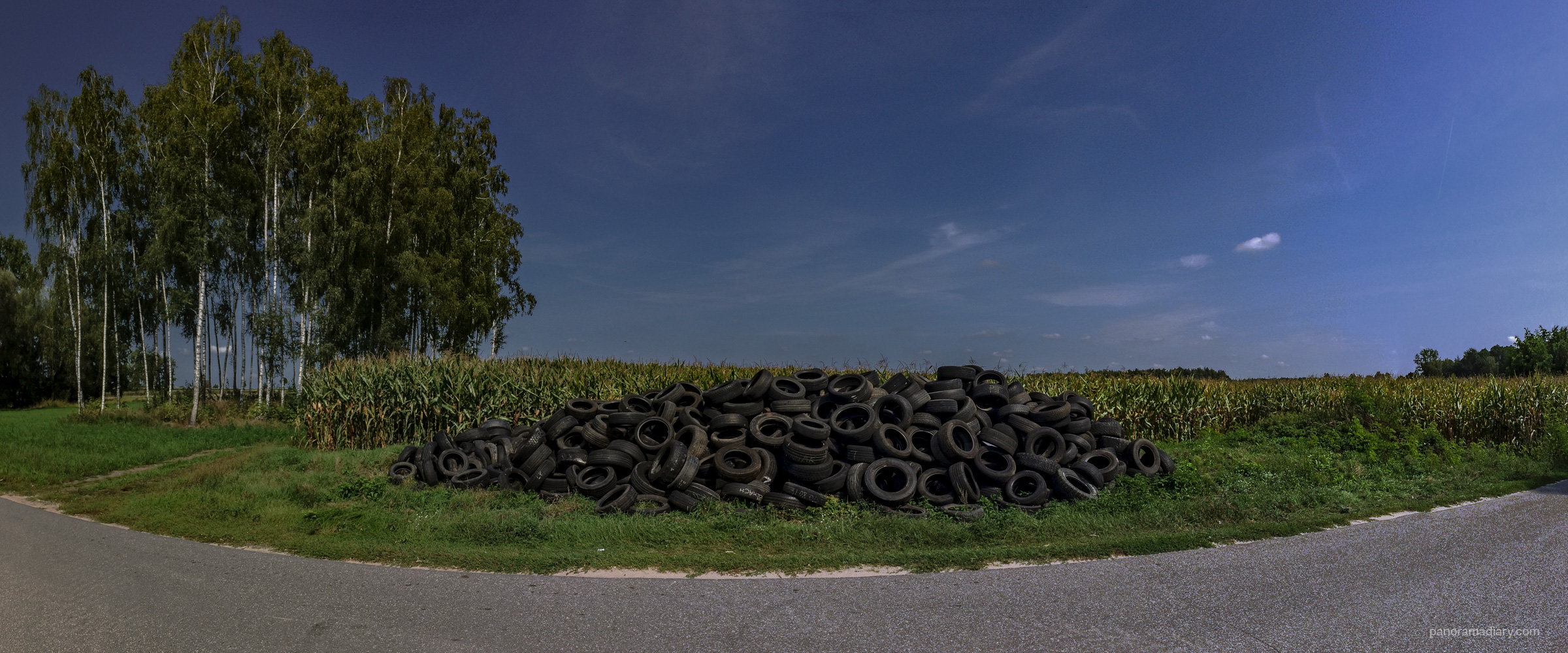 Used tire pile | PANORAMA DIARY