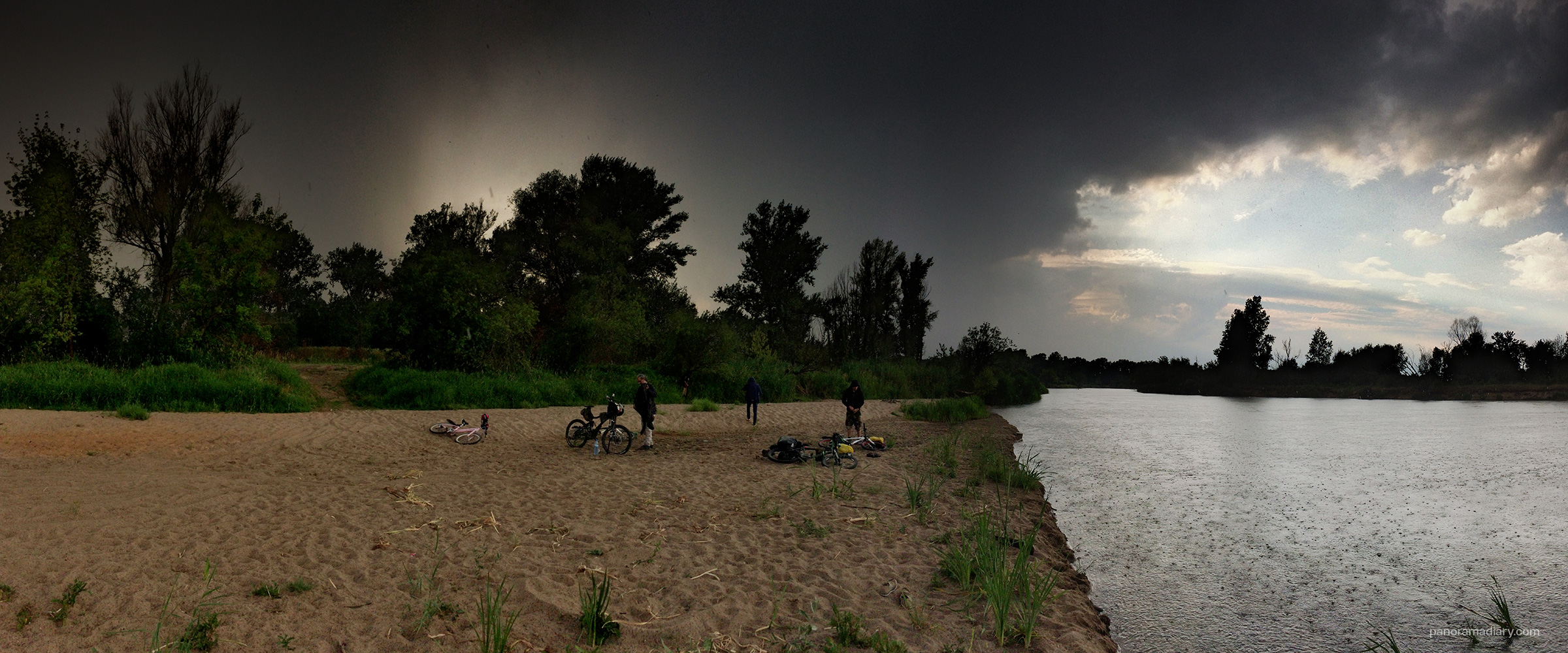 PANORAMA DIARY | Storm over Pilica river