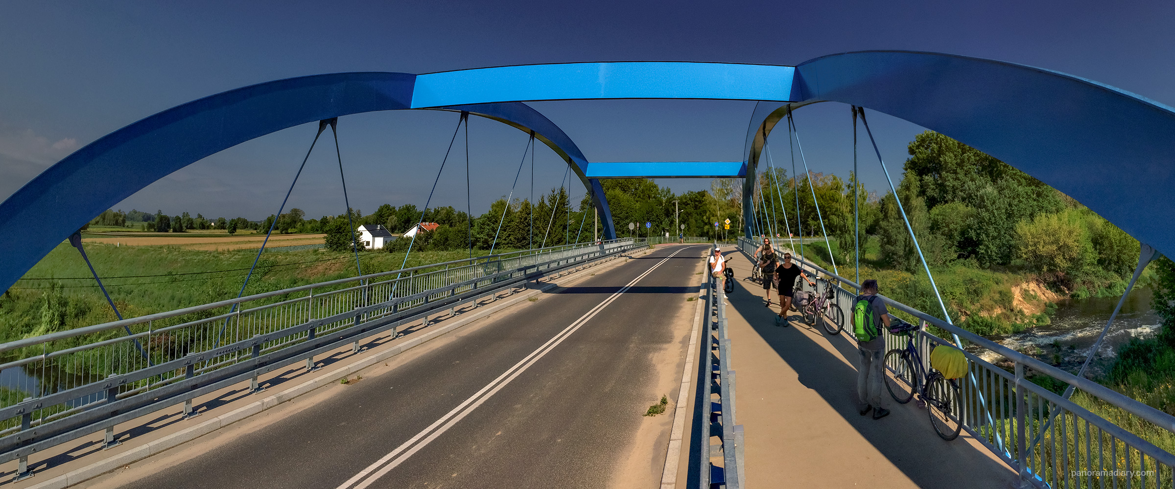 Cyclists on the bridge | PANORAMA DIARY